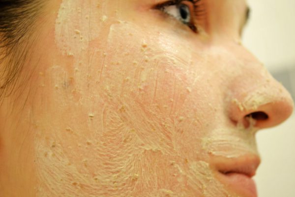 gommage-du-visage-lequel-choisir