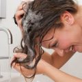 Se laver les cheveux sans shampoing. Est-ce possible