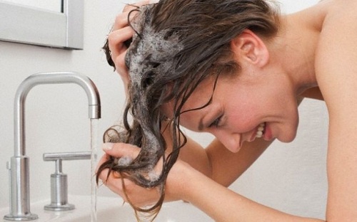Se laver les cheveux sans shampoing. Est-ce possible